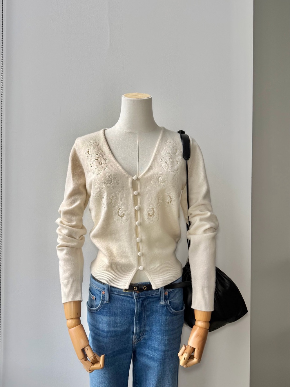Reformation Lowen Regenerative Wool Embroidered Cardigan
100% NATIVA™ wool